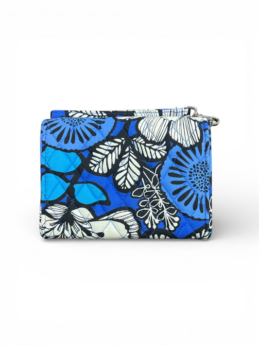 Vera Bradley Twist Lock Expandable Wristlet/Clutch/Wallet Blue Bayou Print
